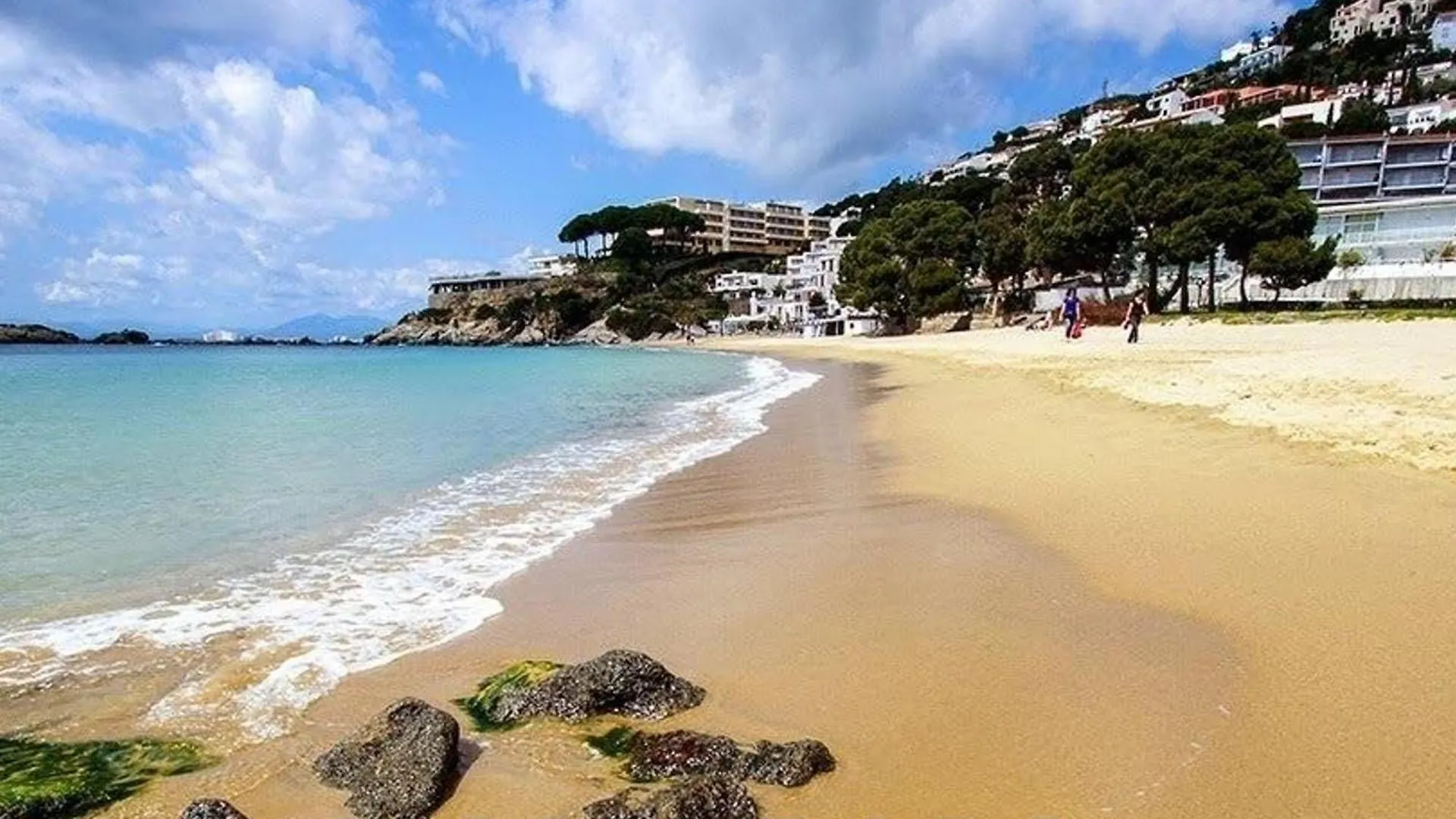 2071 - Mediterraneo A 2-6, Zona Tranquila, Sobre Las Rocas, ¡Los Pies En El Agua! Relajante Lugar En El Que Podra Descansar Bronceandose. - Es-258-100 Roses Appartement
